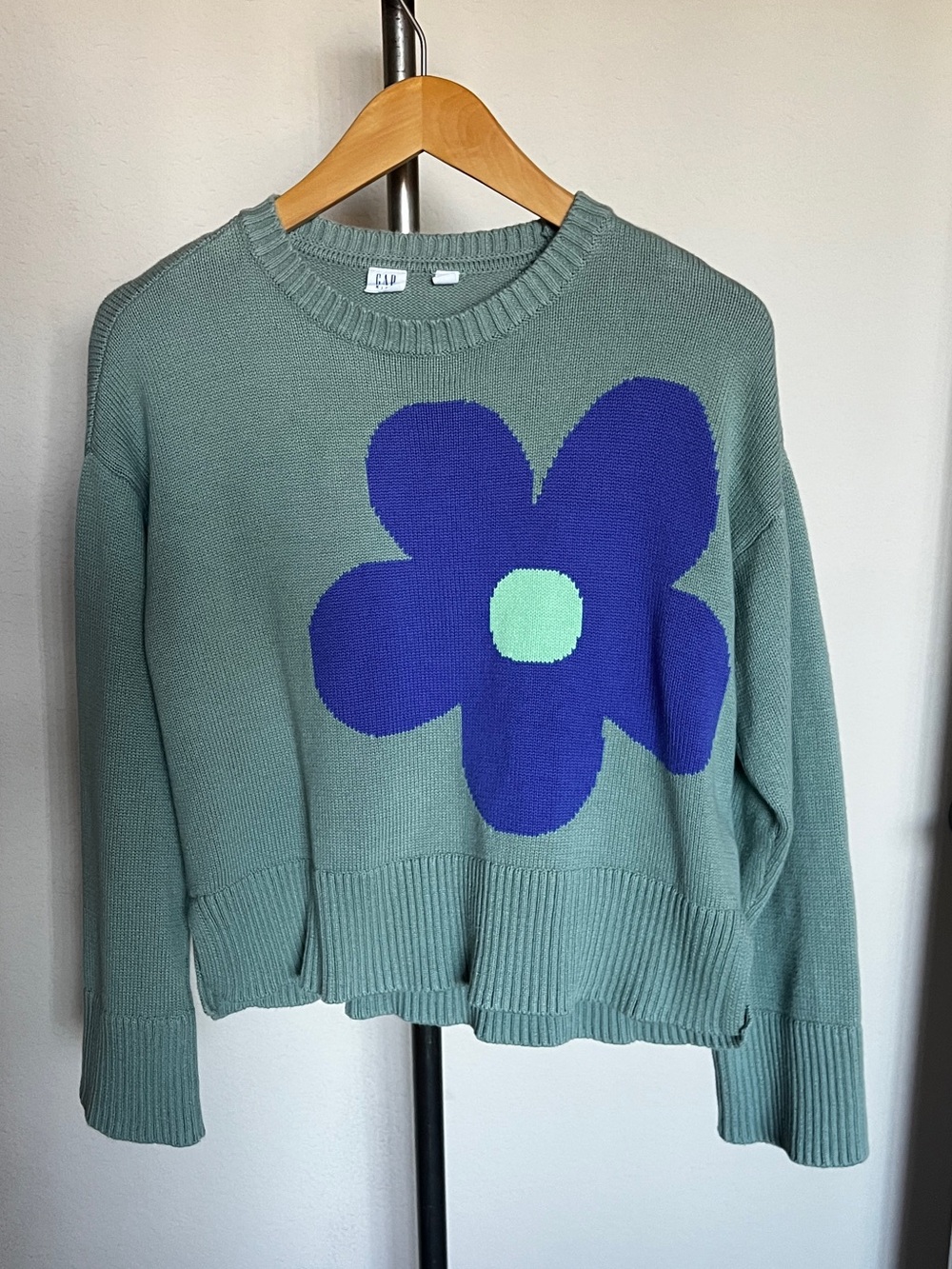 GAP Sage Crewneck Sweater with Blue Flower Motif size 14